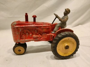Massey Harris 1950s vintage toy metal farm tractor with driver. Original condit. - Picture 1 of 11
