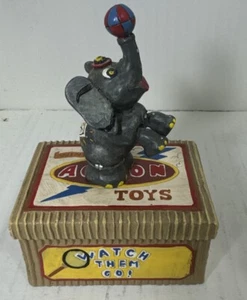 Caja de baratijas de elefante de circo - Imagen 1 de 10