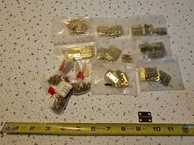 40 pares de bisagras chapadas en oro 1 por 3/4 y 300 cien tornillos Foto 1 de 3