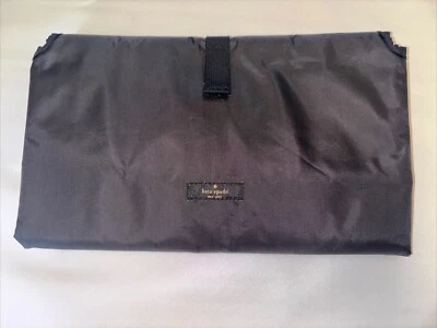 Almohadilla de viaje cambiadora de pañales para bebé Kate Spade New York negra plegable Foto 1 de 4