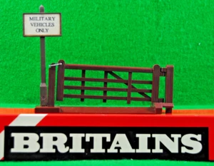 Raro 1:32 BRITAINS FARM 1731 ARMY GATE con VEICOLI MILITARI SOLO SEGNO POSTA IN OTTIME CONDIZIONI - Foto 1 di 10