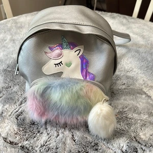 NWOT Girls Mini Unicorn Backpack Gray Fuzzy Pocket Adjustable Strap Travel Cute - Picture 1 of 13