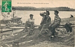 C.P.A / MÉTIER / LES BORDS DU CHER / TIREURS DE SABLE AU REPOS - Imagen 1 de 2
