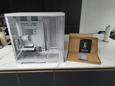 Lian Li O11 Dynamic EVO XL - White (inc extra PCI-E 5.0 Vertical GPU Bracket) - Image 1 of 4