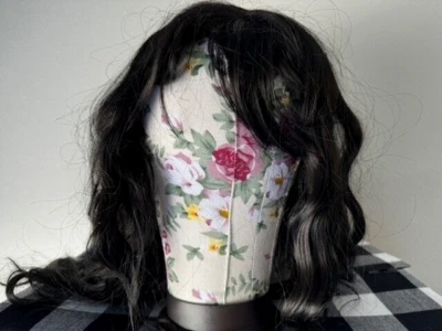 Peluca Haircube hasta los hombros con flequillo sintético en capas marrón oscuro Foto 1 de 4