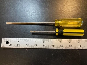 2 Screwdrivers USA Philips Flat Head Hand Tools - Yellow Handle - Picture 1 of 4