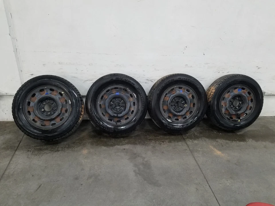 2007 Grand Marquis / Crown Vic Victoria 16" Wheel / Tire Set #9684 KK5 - Image 1 of 4