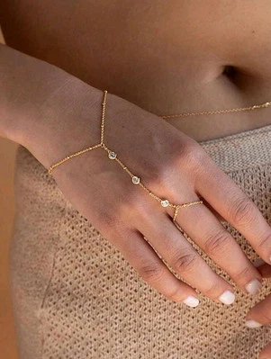 Pulsera de cadena de mano con joyas enchapada en oro de 14K anillo de dedo plateado disponible Foto 1 de 3