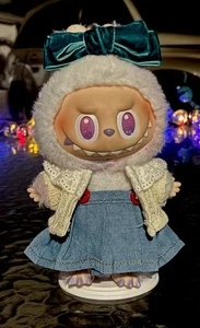 Labubu Outfit - Premium 3-teiliges Set, KEINE PUPPE, NUR OUTFIT OHNE SCHUHE - Bild 1 von 2
