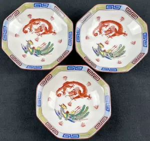 Juego de 3 platos octogonales chinos vintage de murciélagos dragón rojo; pintados a mano - Imagen 1 de 10