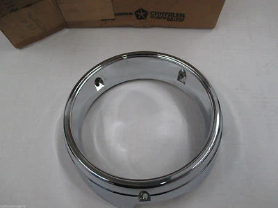 Mopar NOS 1964 道奇 880 右手外头灯边框 2417974 — 第 1/4 张图片