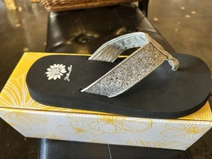Yellow Box Flip Flops Black Silver Feliks Size 9 Thong Sandals - Picture 1 of 3
