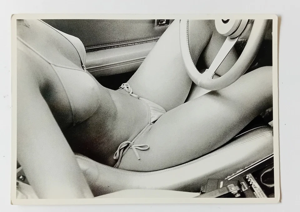 Foto de Lynka In Her Mom's Corvette de Eric Kroll Original 1990 Postal Foto 1 de 2