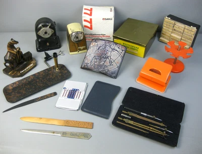 Konvolut Bürobedarf ua Bleistiftspitzmaschine Dahle Staedtler Zirkel Stempel alt - Bild 1 von 4