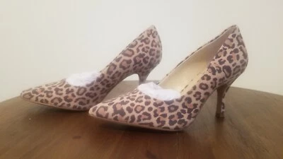 NUEVO EN CAJA Mujer Vince Camuto "Rachella" Leopardo Bomba Gatito Tacón - Talla 6 - ¡Nuevo! Foto 1 de 4