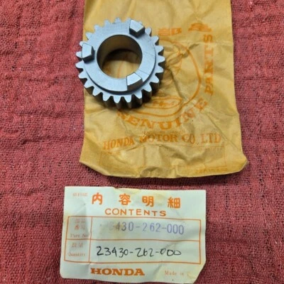 23420-262-000 New Honda CA72 CA77  Dream, Second Gear Main Shaft 23 Teeth - Image 1 of 3