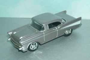 Chevy Bel Air 1957 cupé coche diecast escala 1/64 - Johnny Lightning P427 metálico - Imagen 1 de 5