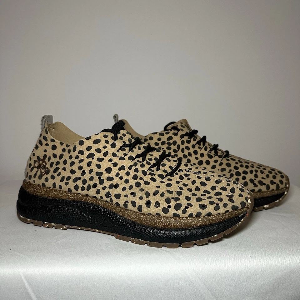 Tenis sin cordones de cuero gamuza perforado guepardo OTBT Alstead para mujer talla 8,5 Foto 1 de 4