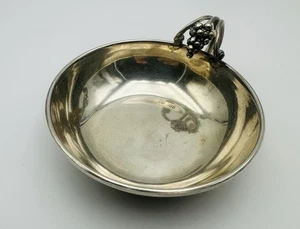 Posacenere in argento 800 con impugnatura raffigurante la Vite con Uva - Foto 1 di 6