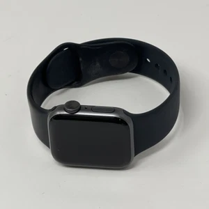 Apple Watch Series 5 40mm Space Gray Aluminum Black Sport Band GPS Only Used - Zdjęcie 1 z 3