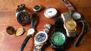 Vintage Various Brands Wristwatches As Is Estate Lot Watch Bulk. - Picture 1 of 3