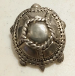 Vintage Silver Toned Turtle Shaped Pendant / Scarf Ring Ocean Nature - Picture 1 of 5