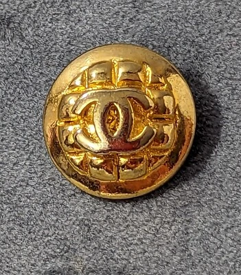 CHANEL Vintage Knopf Charm Matelasse CC Logo Gold Rund 18mm - Bild 1 von 4