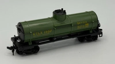 Varney Single Dome Tank Car 'Bay-Sol' Tanker UTLX #1957 Green HO Scale Train - Image 1 of 4