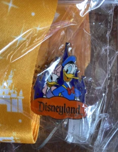 NEW DISNEY COSTCO TRAVEL DONALD & DAISEY DUCK PIN LANYARD AND LUGGAE TAGS  - Picture 1 of 4