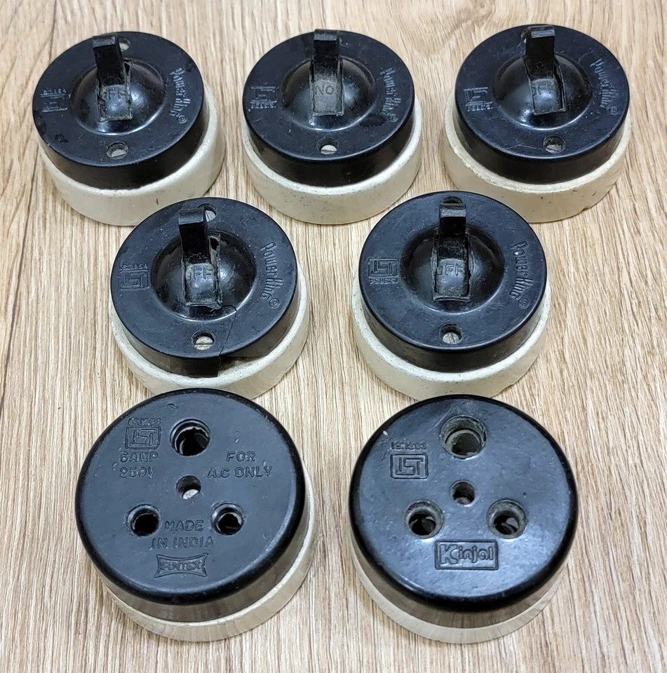 Interruptor y enchufe antiguos de baquelita eléctrica coleccionables de 6 piezas hechos en India. Foto 1 de 4