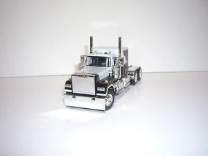 DCP FIRST GEAR 1/64 NEGRO Y GRIS MACK SUPER-LINER CON 60" DORMITORIO - Imagen 1 de 4