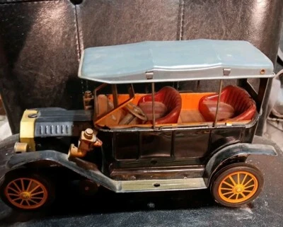 Coche de fricción de metal Ford rojo vintage años 60 con pilas hecho en Japón Foto 1 de 4