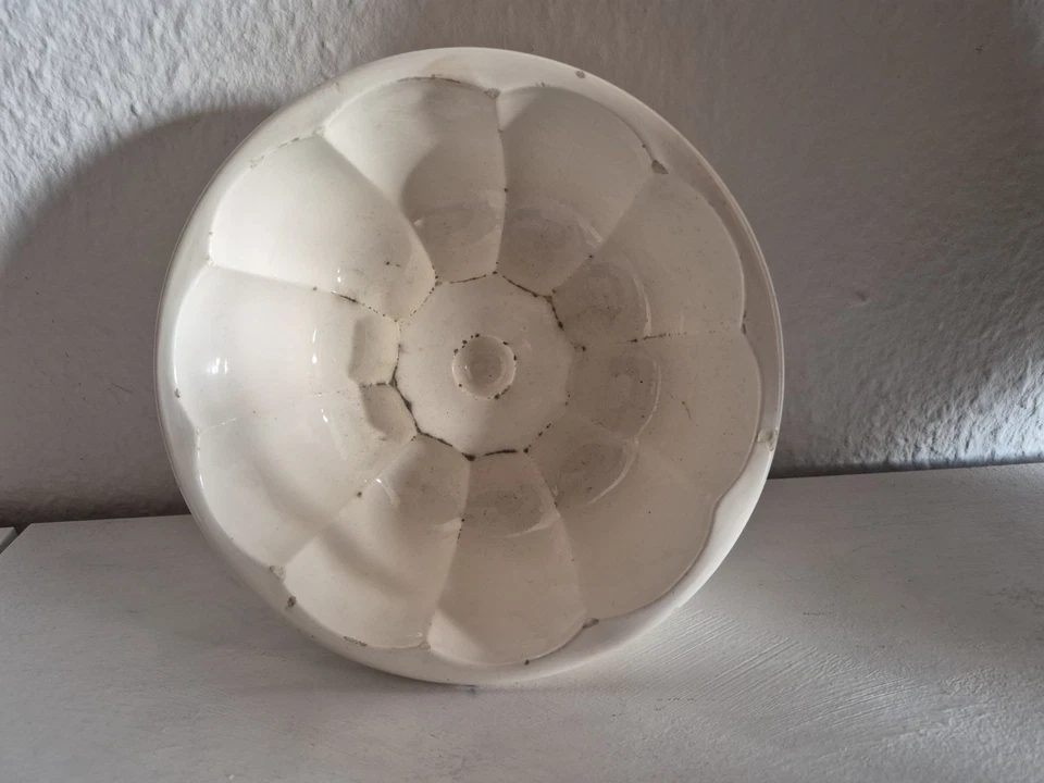 Alte Puddingform antike Backform Pastetenform Keramik rund 18,5 cm Vintage weiß - Bild 1 von 4