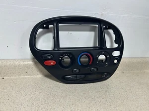 Radio control de clima para tablero Toyota Tundra 2000-2006 bisel central AC moldura trasera OEM - Imagen 1 de 3