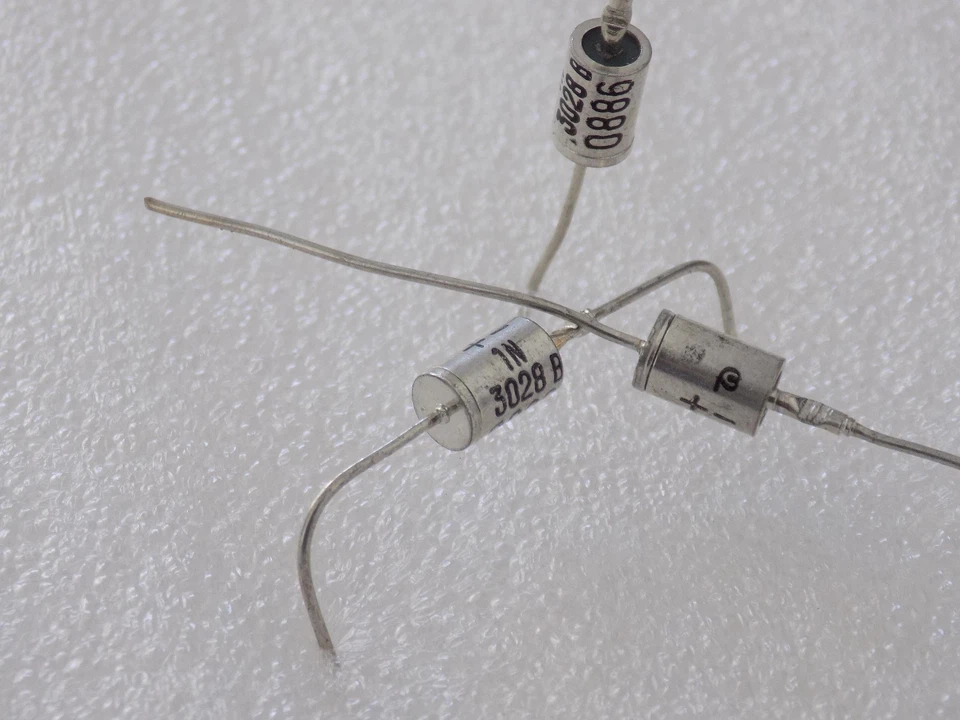 10x Thomson CSF 1N3028B Si Regulador de Voltaje No Direccional Diodo Zener 22V 1W Foto 1 de 3