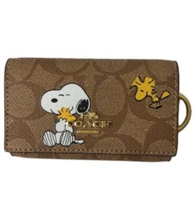 COACH x Peanuts 5 Key Case Snoopy Signature CF250 Smart Key  Outlet New Japan - Picture 1 of 9