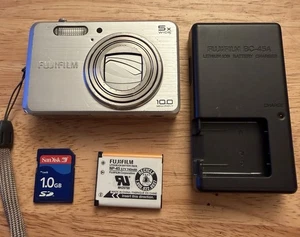 Fujifilm FinePix J110w 10MP Digital Camera Silver W/ Battery Charger & 1GB SD - Picture 1 of 15