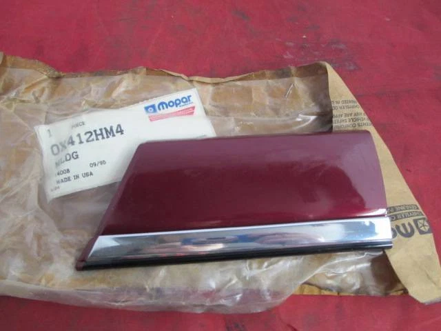 Moldura roja derecha 89 90 91 Plymouth Acclaim NOS MOPAR X412HM4 Foto 1 de 1