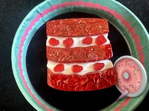 ERSTWILDER GLAMINGTON CAKE KATHERINE SABBATH COLLECTION RESIN BROOCH - Picture 1 of 3