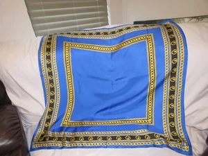 St. John Royal Blue and Gold Chain Design Scarf - Imagen 1 de 2