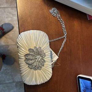 NWT DAVIDS BRIDAL GLITTERY Flower Clutch With Shoulder Chains - Picture 1 of 4