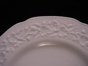 Vintage Indiana Milk Glass Custard Orange Blossom Band Dinner Plate - Picture 1 of 2