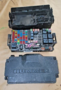 Hummer H3 GM OEM 2006 H3 3,5 L-L5-Caja de fusibles-Caja de relé de fusibles y tapa USADA OEM - Imagen 1 de 7