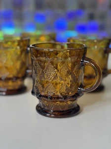 Tazze Vintage Anchor Hocking Fire-King Ambra "Kimberly Diamond Point" (Set) - Foto 1 di 20