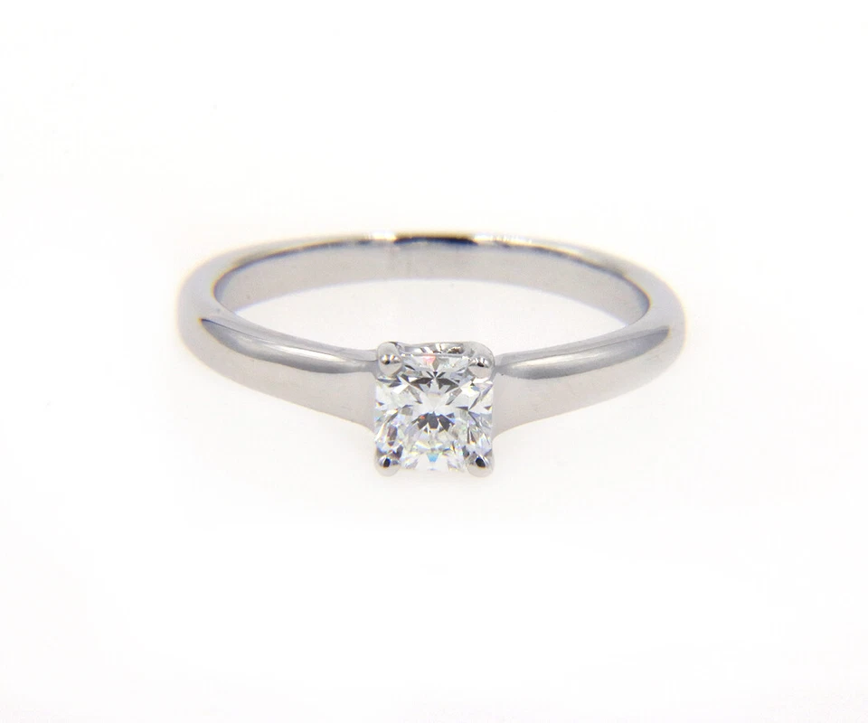 Обручальное кольцо Tiffany & Co. Lucida с бриллиантом 0,50 карата из платины - Изображение 1 из 4