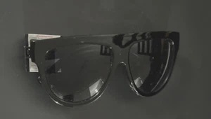 Women's Sunglasses Simply Vera Wang Black Plastic Sunglasses New - Picture 1 of 9