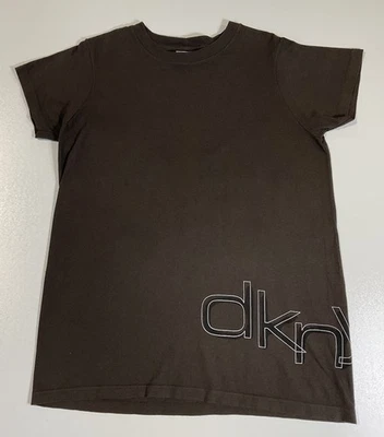 Camiseta Vintage Logotipo DKNY Tamanho M Ponto Único Feita Nos EUA Spellout Anos 90 - Imagem 1 de 4