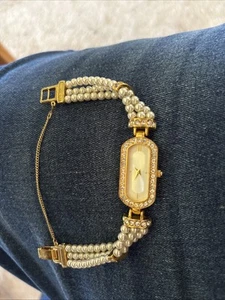 Elizabeth Taylor Avon Faux Pearl Wristwatch Missing 1 Rhinestone Untested - Picture 1 of 3