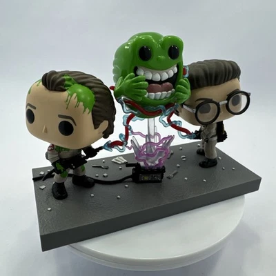 Funko Pop Dr. Peter Venkman y Dr. Egon Spengler fantasma Slimer base conectada. Foto 1 de 4