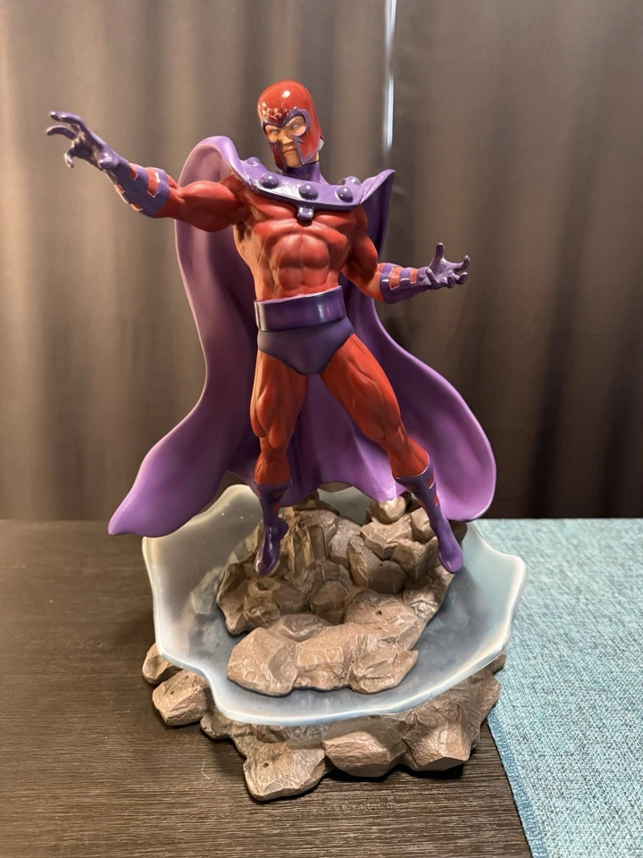 Estatua Magneto Diamond Select Marvel Premier Collection #286/3000 Foto 1 de 4